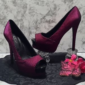 Sz 9 Shi by Journey Fushia open toe heels